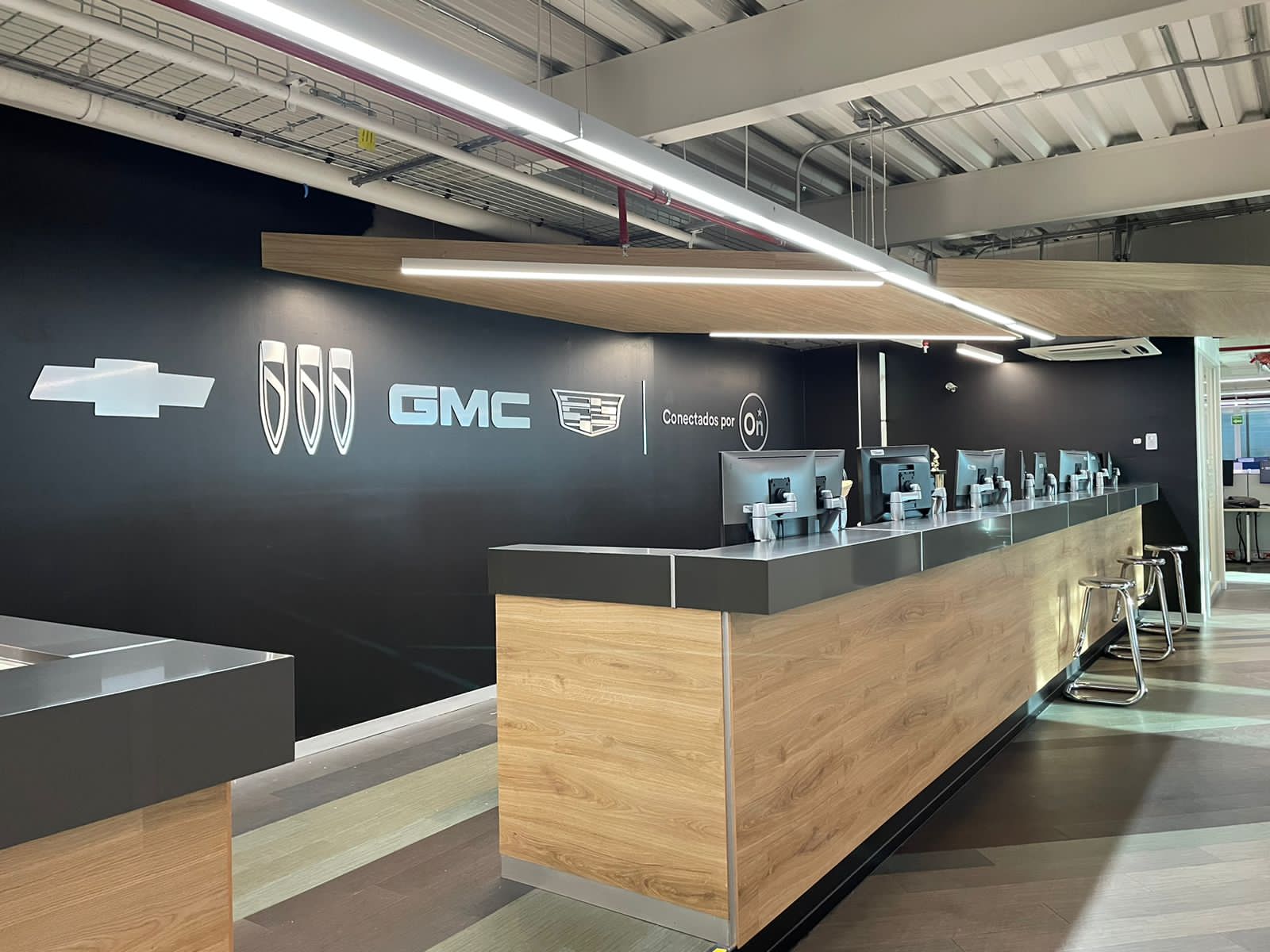 Corner GMC / General Motors